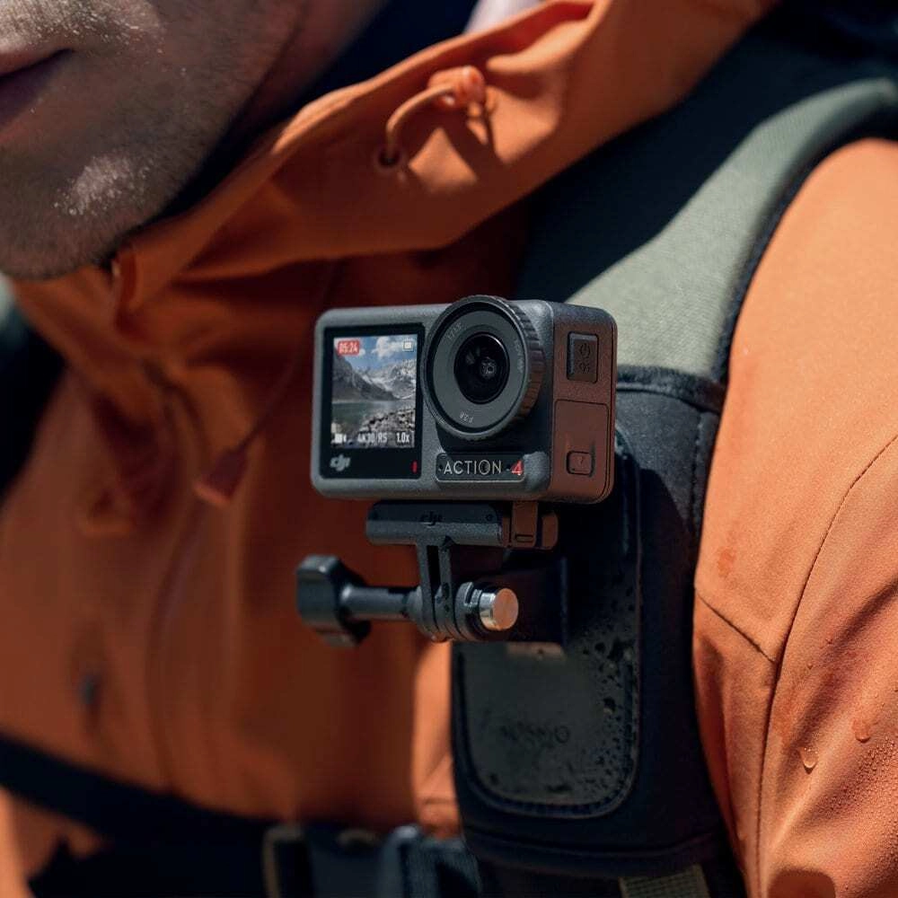 На фото изображено Экшн-камера DJI Osmo Action 4 Standard Combo