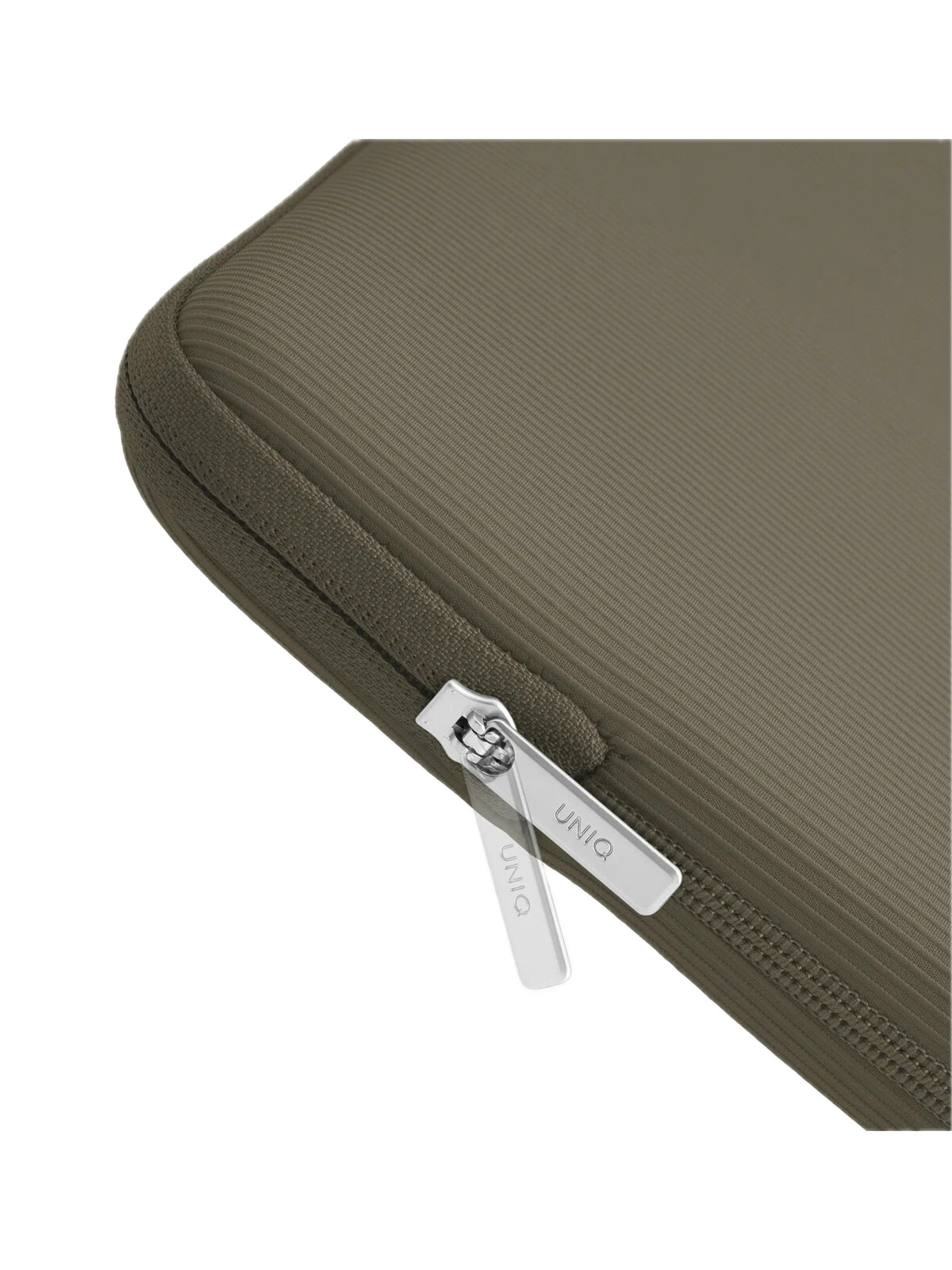 На фото изображено Uniq Cyprus Ridge Edition для MacBook Air 13, Dark Sage Green