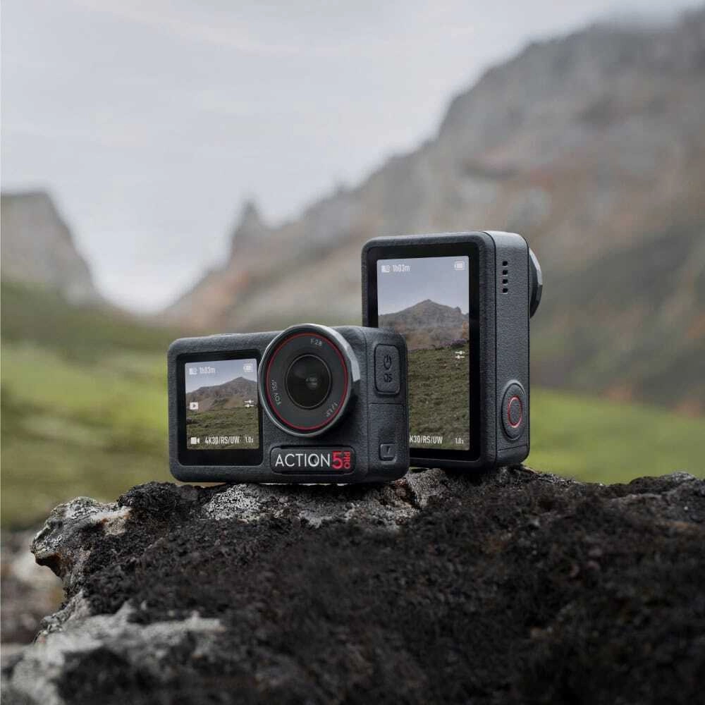 На фото изображено Экшн-камера DJI Osmo Action 5 Pro Adventure Combo