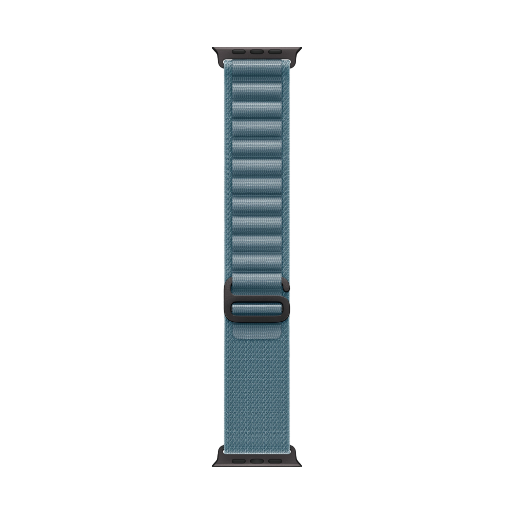 На фото изображено Apple Watch Ultra 3 GPS + Cellular, 49 мм, корпус из чёрного титана, ремешок Alpine, цвет светло-синий, M